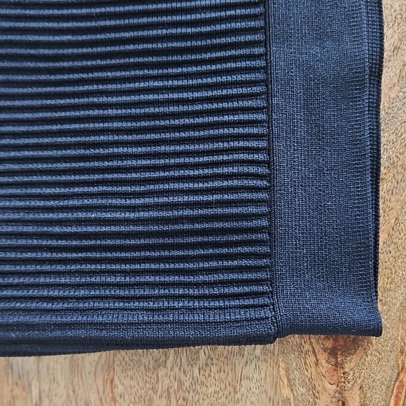 Black Ribbed Crop Top - Picture 5 of 5